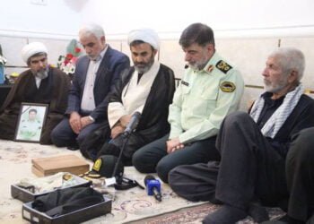 دیدار فرمانده کل انتظامی کشور با خانواده شهید قنبری