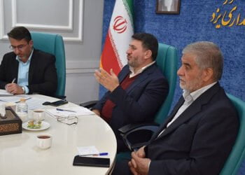 نشست استاندار یزد با کانون کارآفرینان برتر استان