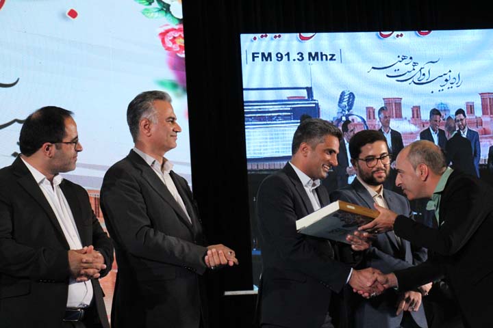 جشن اولین سالگرد افتتاح رادیو میبد در سینما طوبی